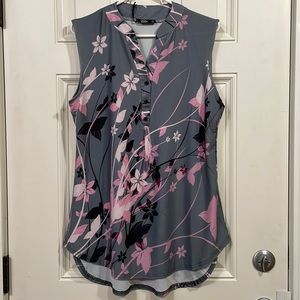 Beautiful top! NWT, love this print! Size L Large Lily top.